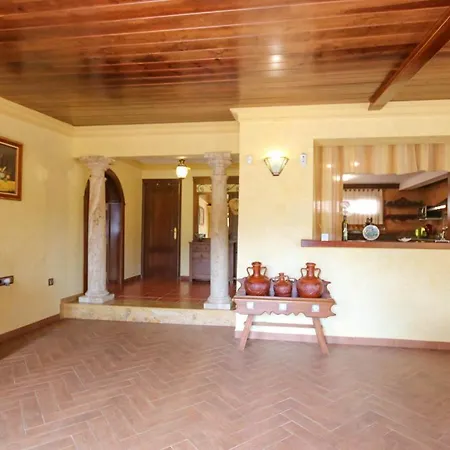 Villa Tess Gorilla *