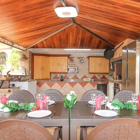 Tess Gorilla Villa *