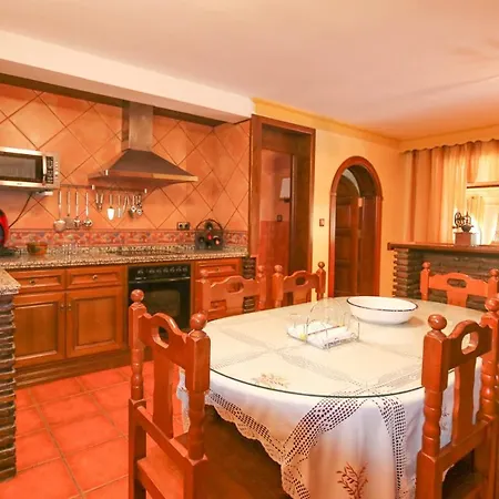 Tess Gorilla Villa *