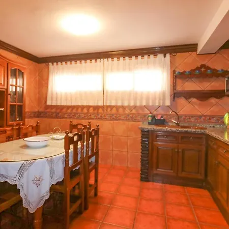 Tess Gorilla Villa